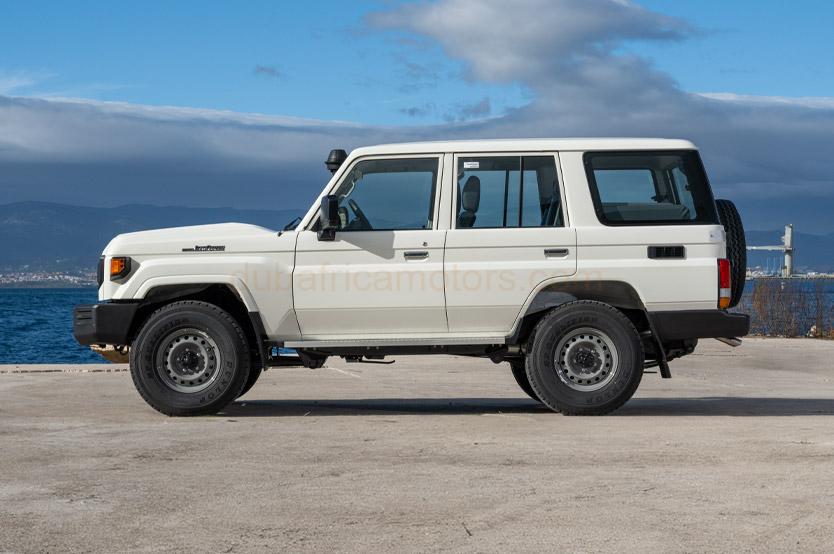 2025 TOYOTA Land Cruiser 76 Hardtop, 4.2L 10 Seater