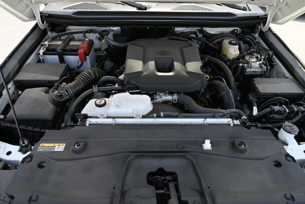 TOYOTA LAND CRUISER PRADO TX2 2026